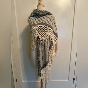 Vintage Angel Of The North Black and Cream Knit Wrap